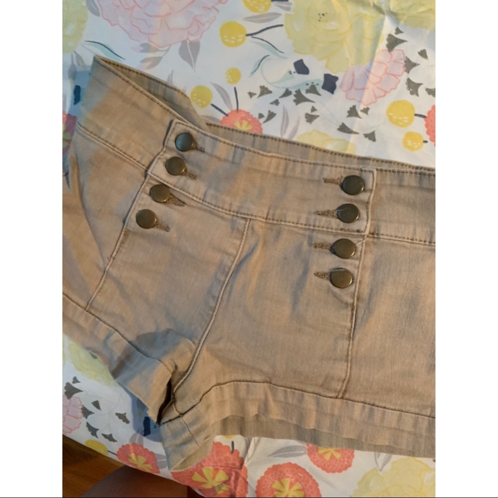 Forever 21 button up tan shorts. Size 28